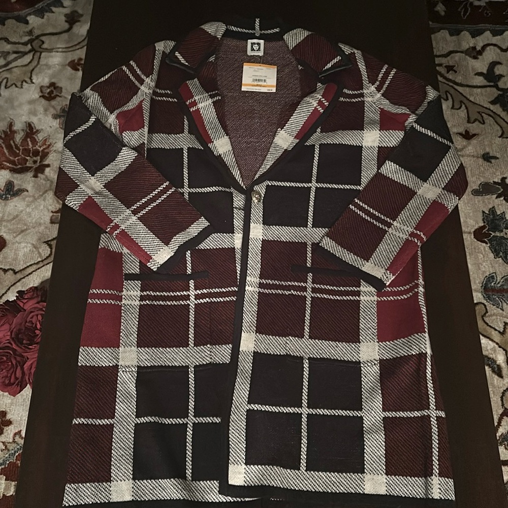 Anne Klein Gorgeous design of a cardigan/Sweater Brand new with the tags
